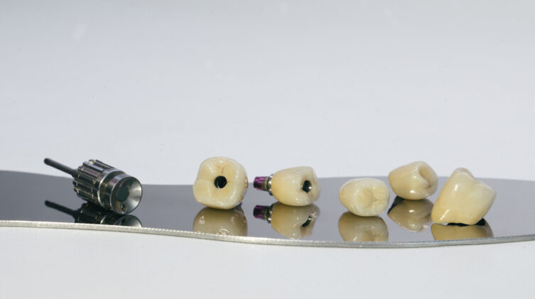 zirconium dental implant